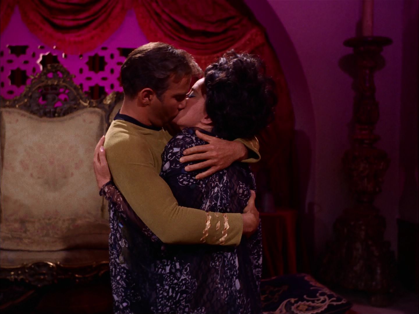 ariane179254_StarTrek_2x07_Catspaw_2552.jpg