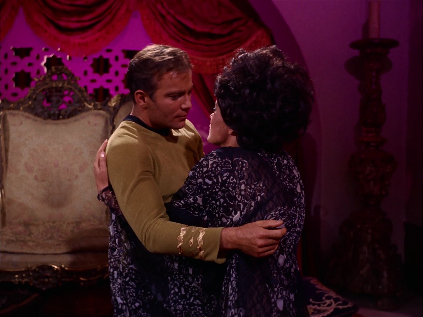ariane179254_StarTrek_2x07_Catspaw_2554.jpg