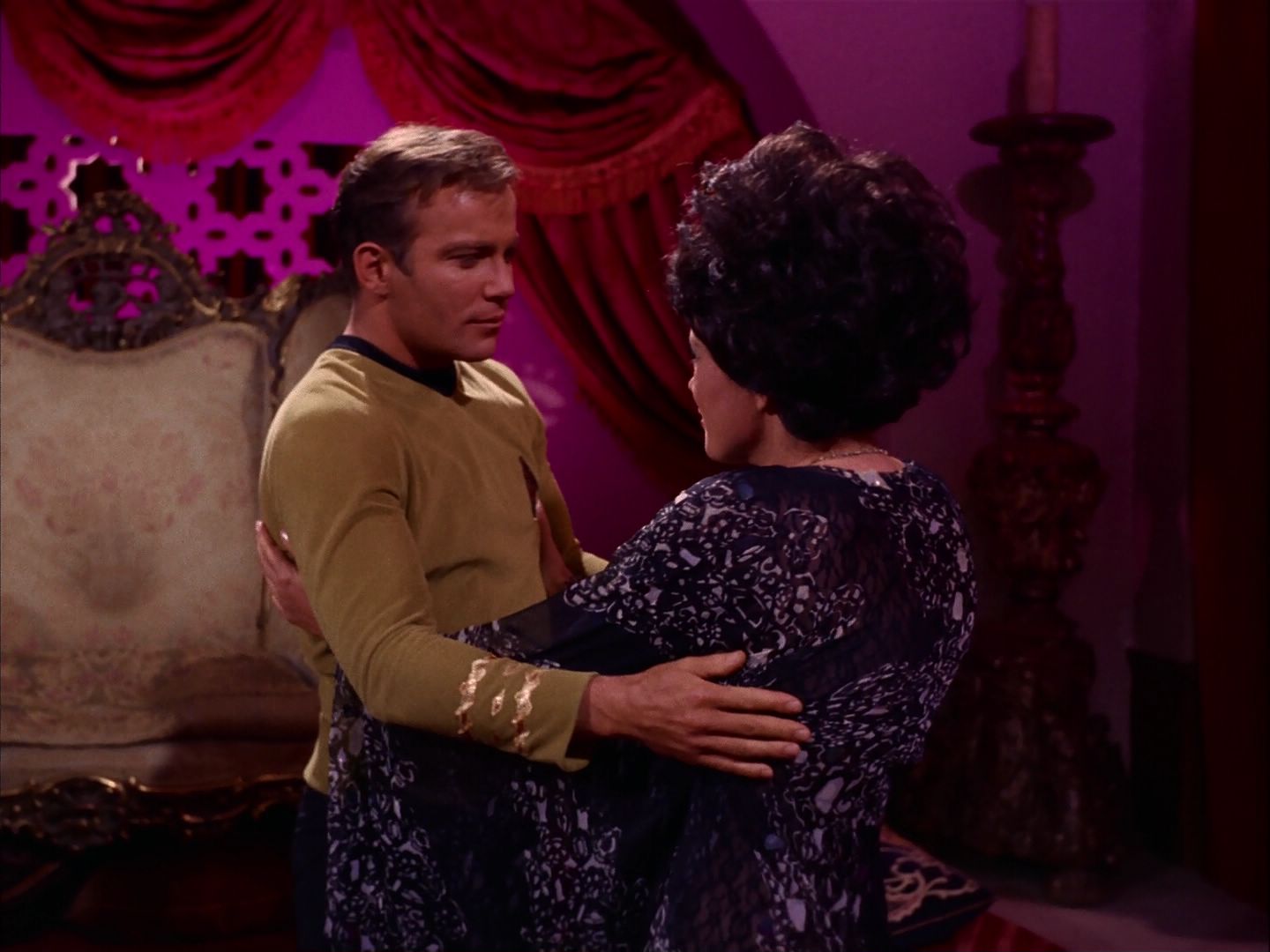 ariane179254_StarTrek_2x07_Catspaw_2555.jpg