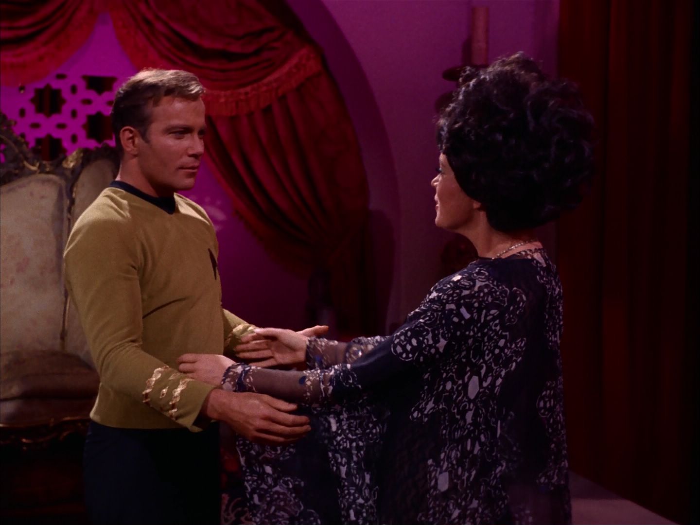ariane179254_StarTrek_2x07_Catspaw_2558.jpg