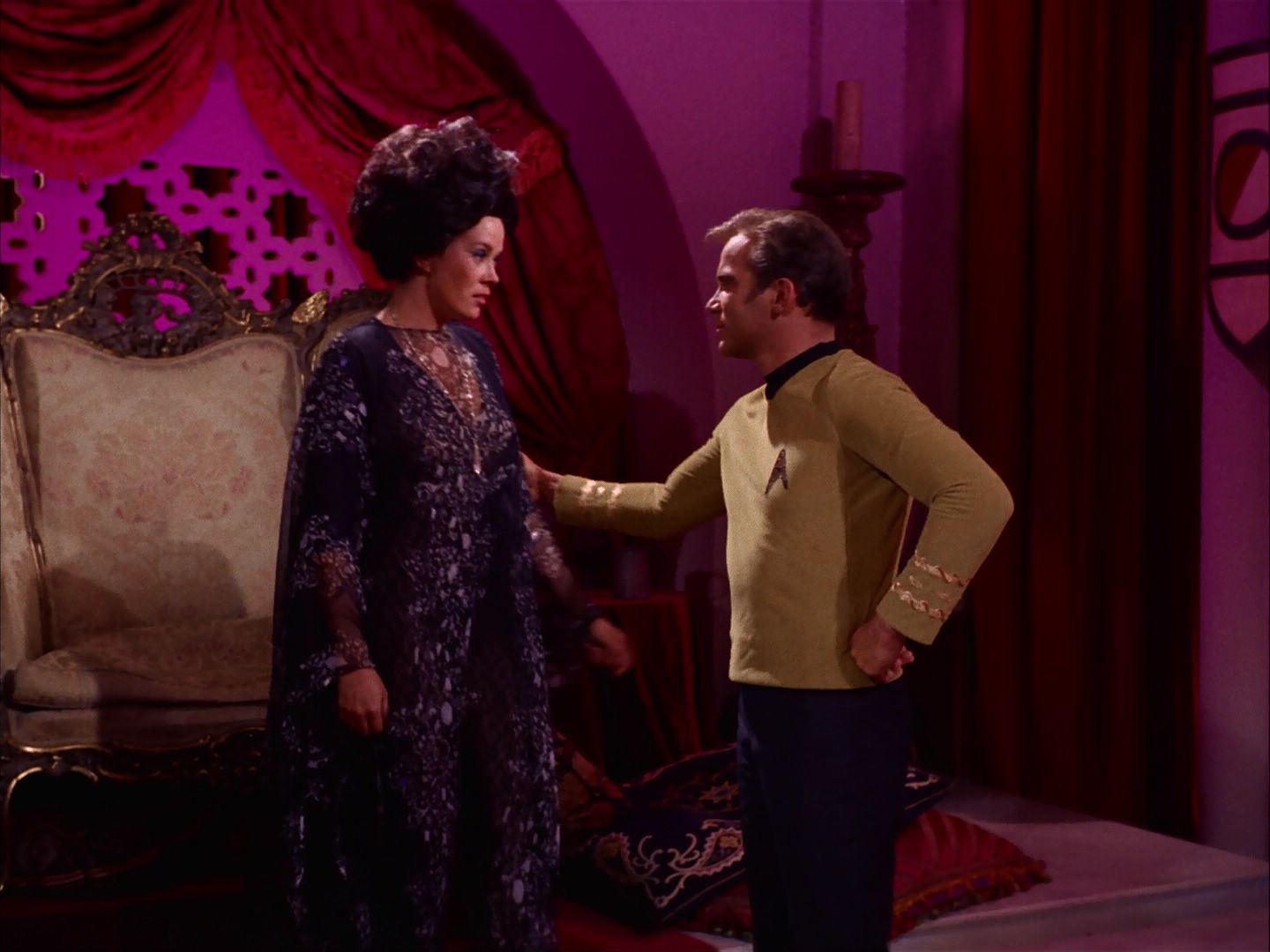 ariane179254_StarTrek_2x07_Catspaw_2603.jpg