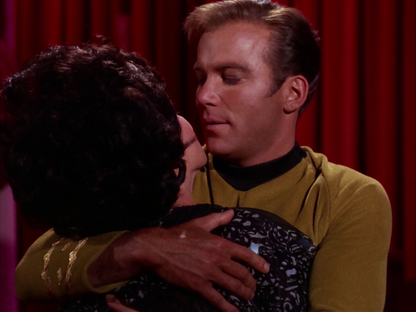 ariane179254_StarTrek_2x07_Catspaw_2621.jpg
