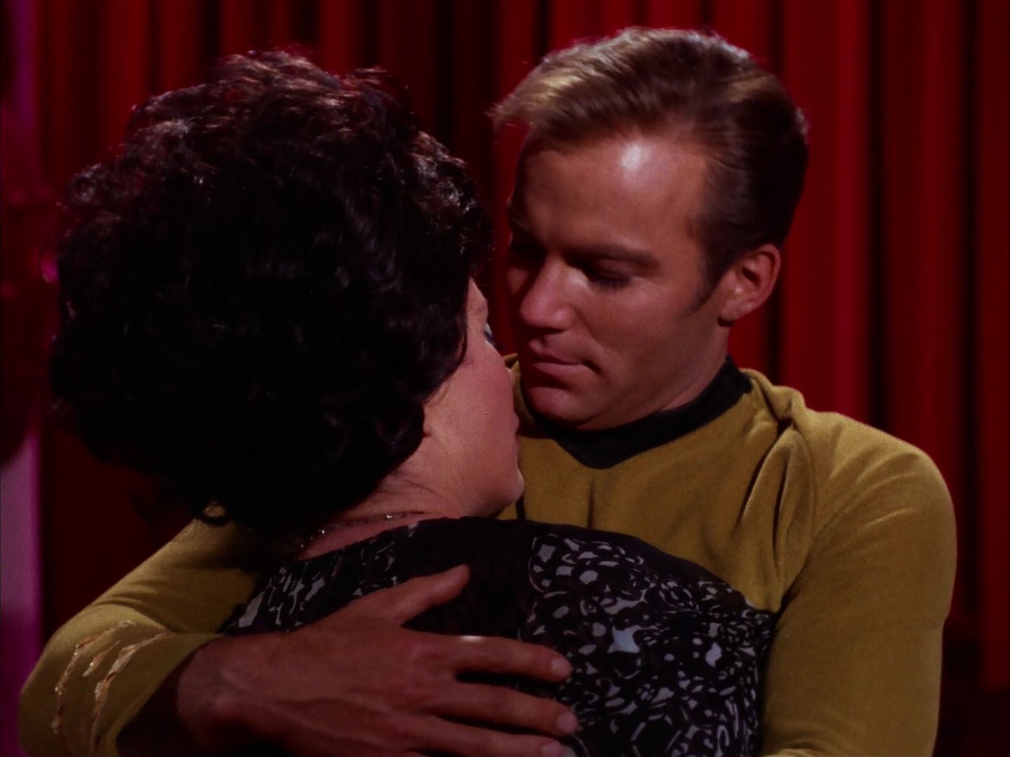 ariane179254_StarTrek_2x07_Catspaw_2622.jpg