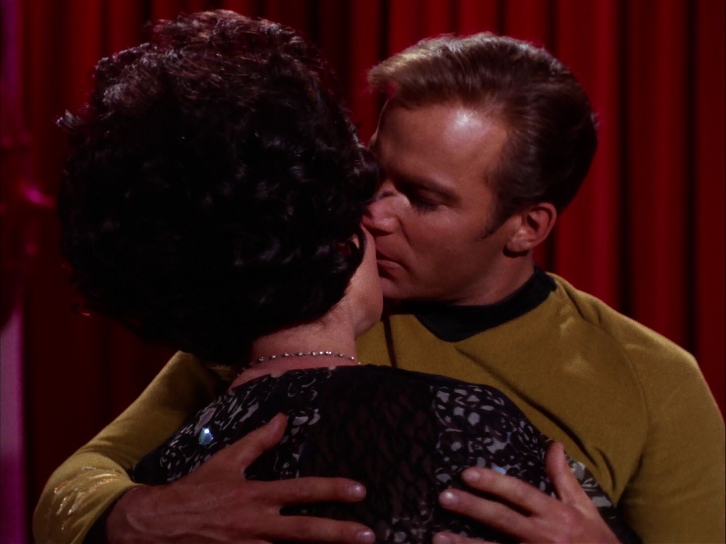 ariane179254_StarTrek_2x07_Catspaw_2624.jpg