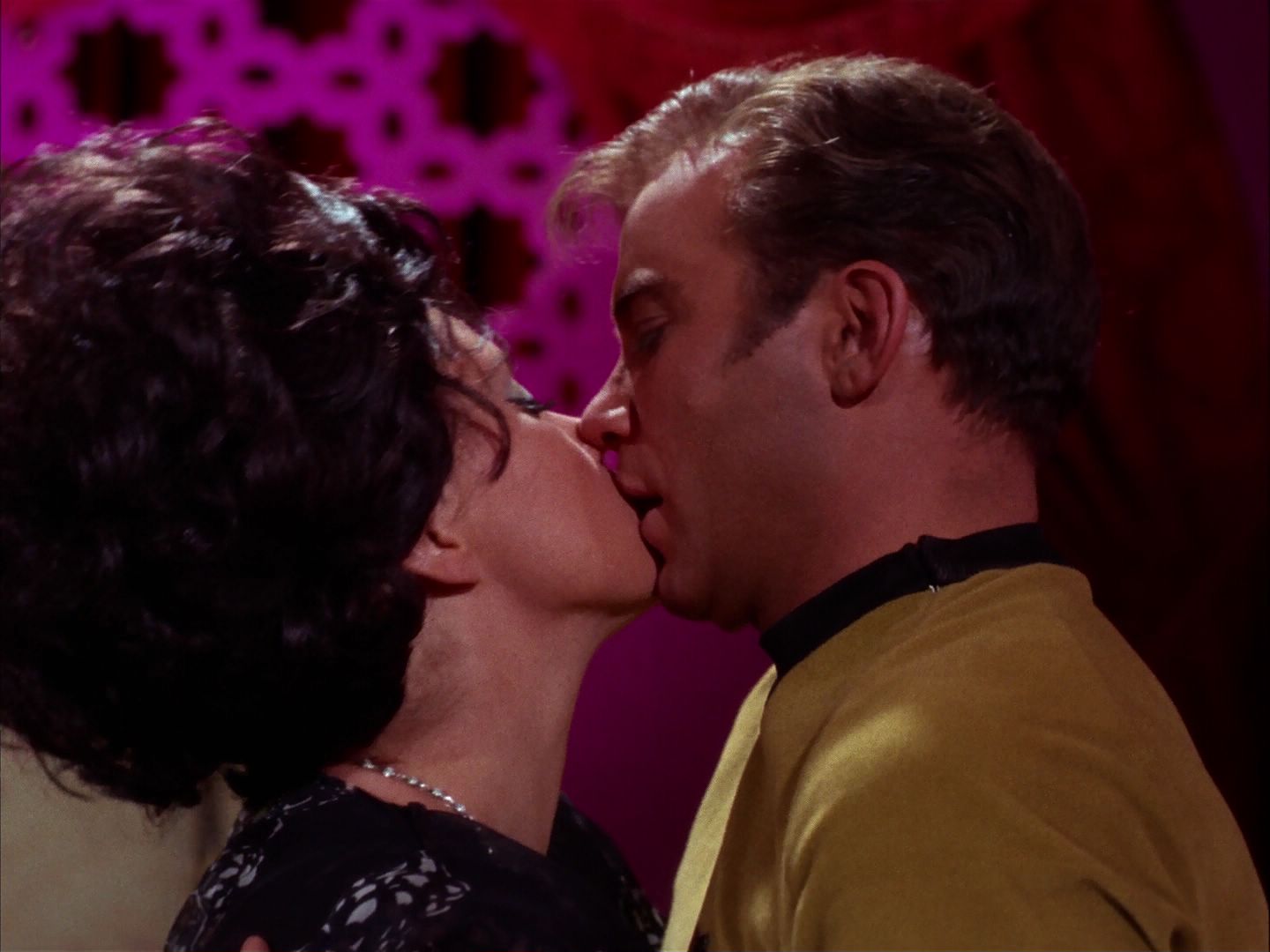 ariane179254_StarTrek_2x07_Catspaw_2628.jpg