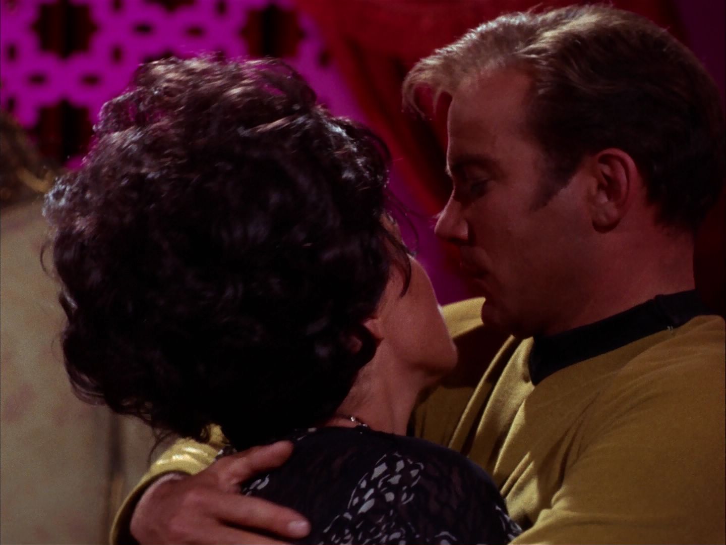 ariane179254_StarTrek_2x07_Catspaw_2638.jpg