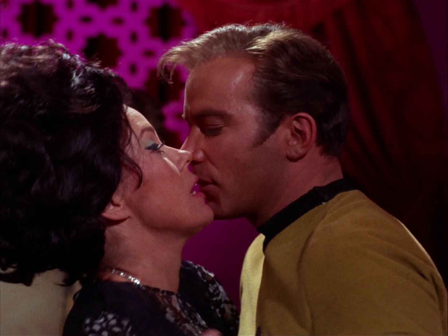 ariane179254_StarTrek_2x07_Catspaw_2640.jpg
