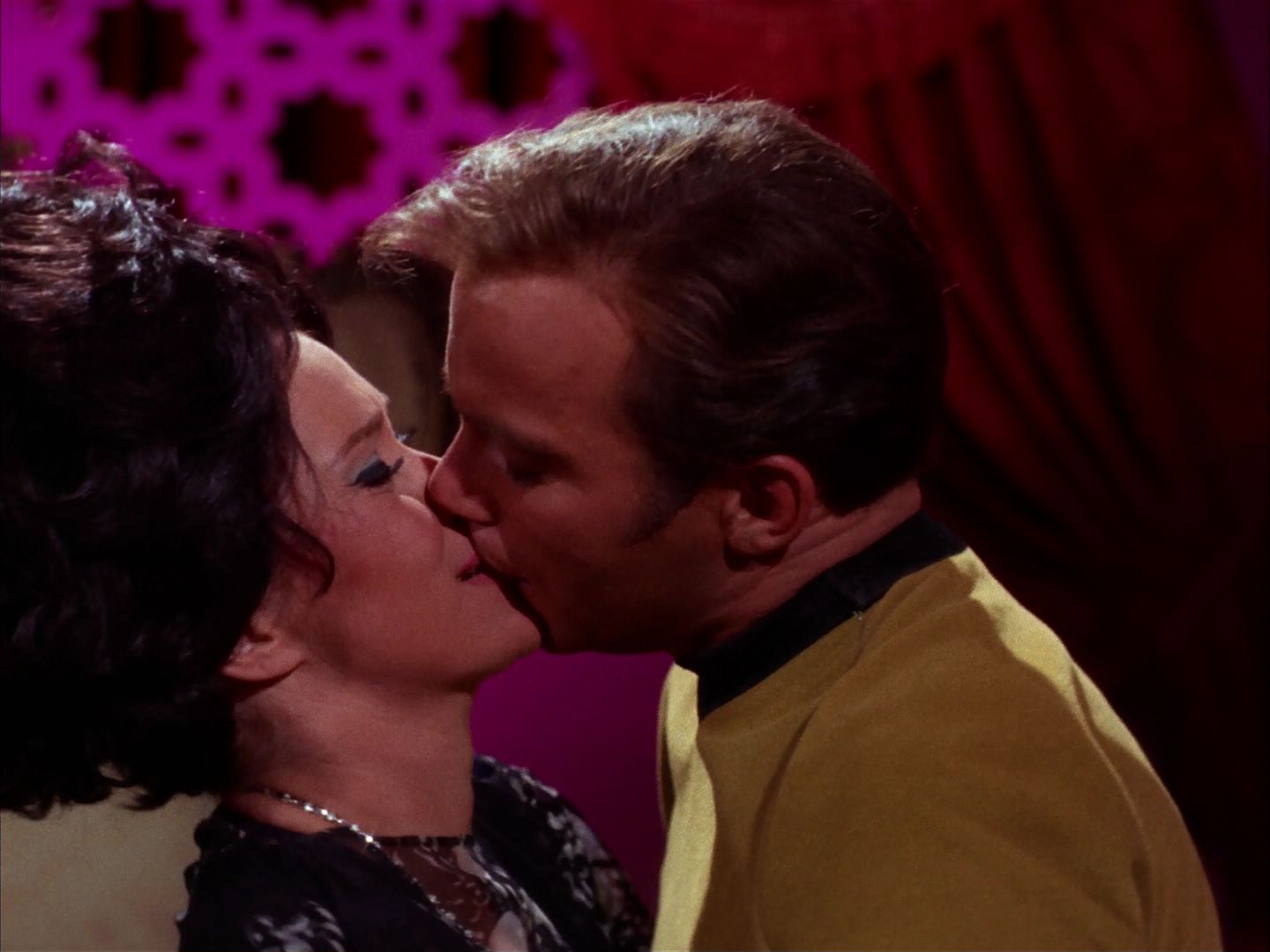 ariane179254_StarTrek_2x07_Catspaw_2641.jpg
