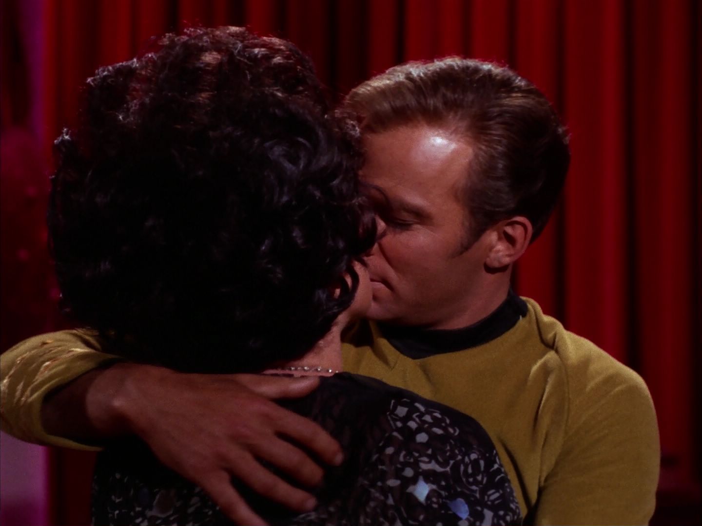ariane179254_StarTrek_2x07_Catspaw_2642.jpg