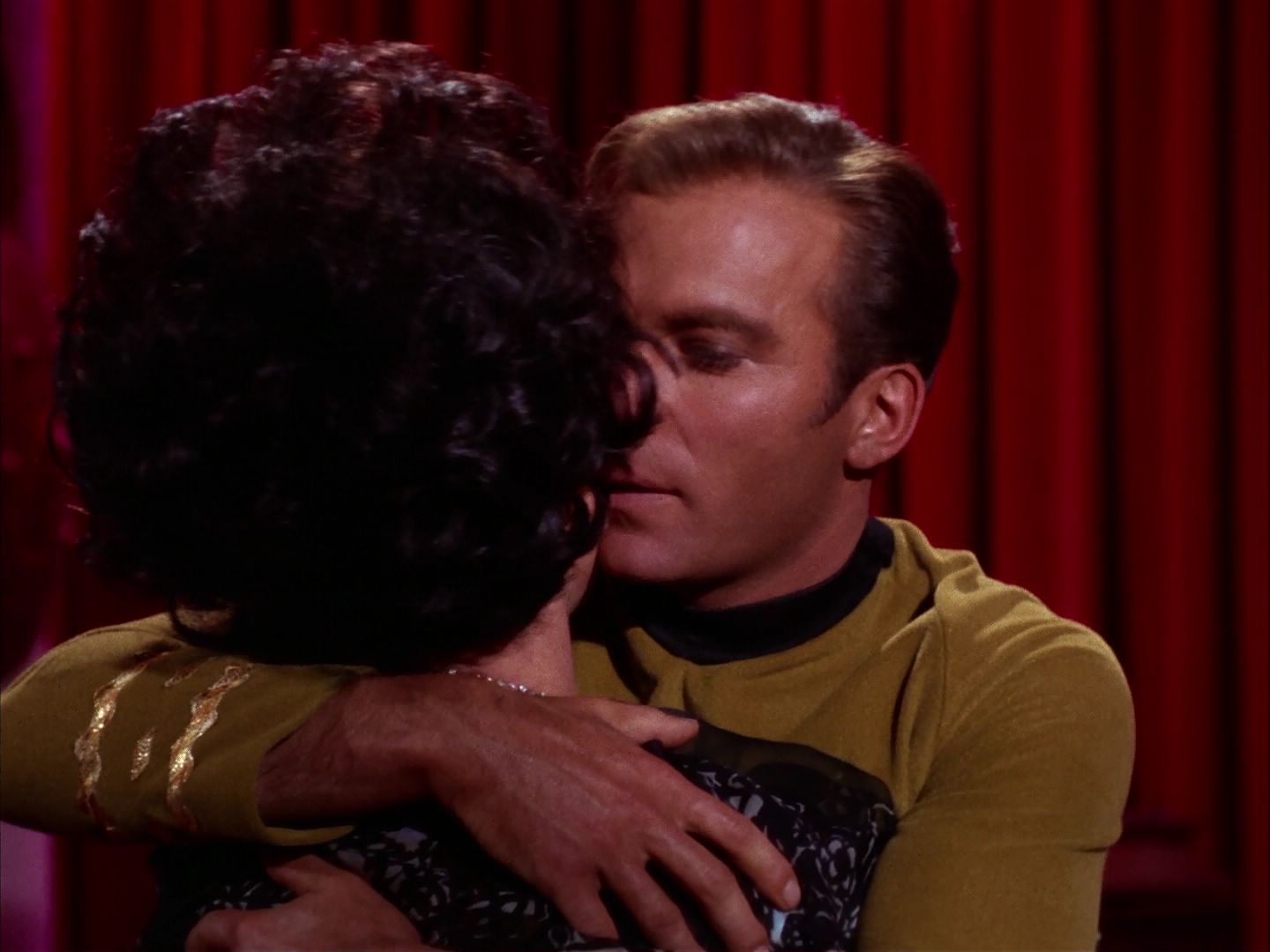 ariane179254_StarTrek_2x07_Catspaw_2644.jpg