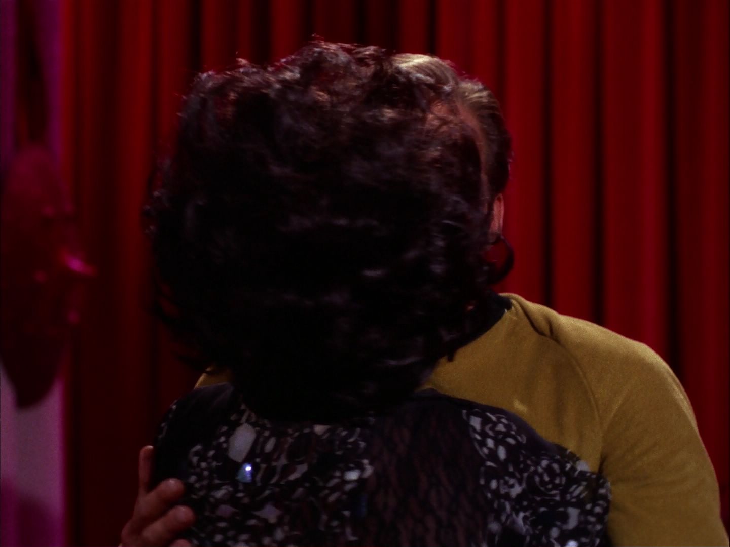 ariane179254_StarTrek_2x07_Catspaw_2648.jpg