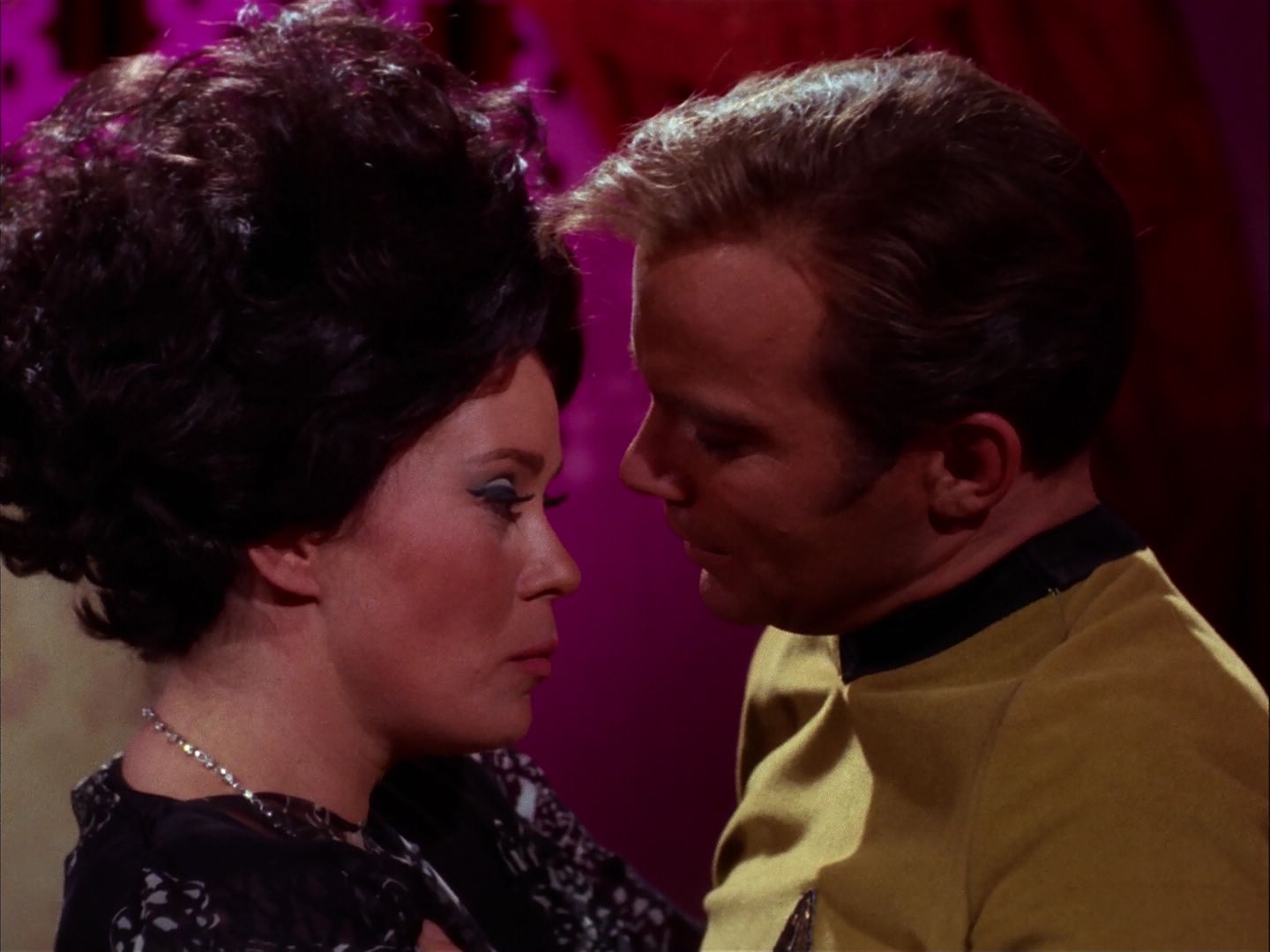 ariane179254_StarTrek_2x07_Catspaw_2654.jpg