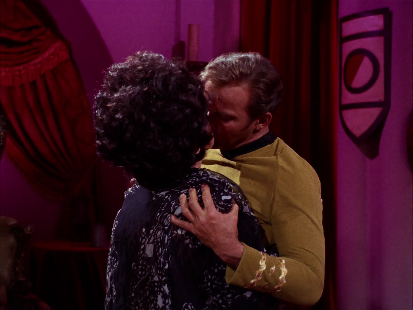 ariane179254_StarTrek_2x07_Catspaw_2663.jpg