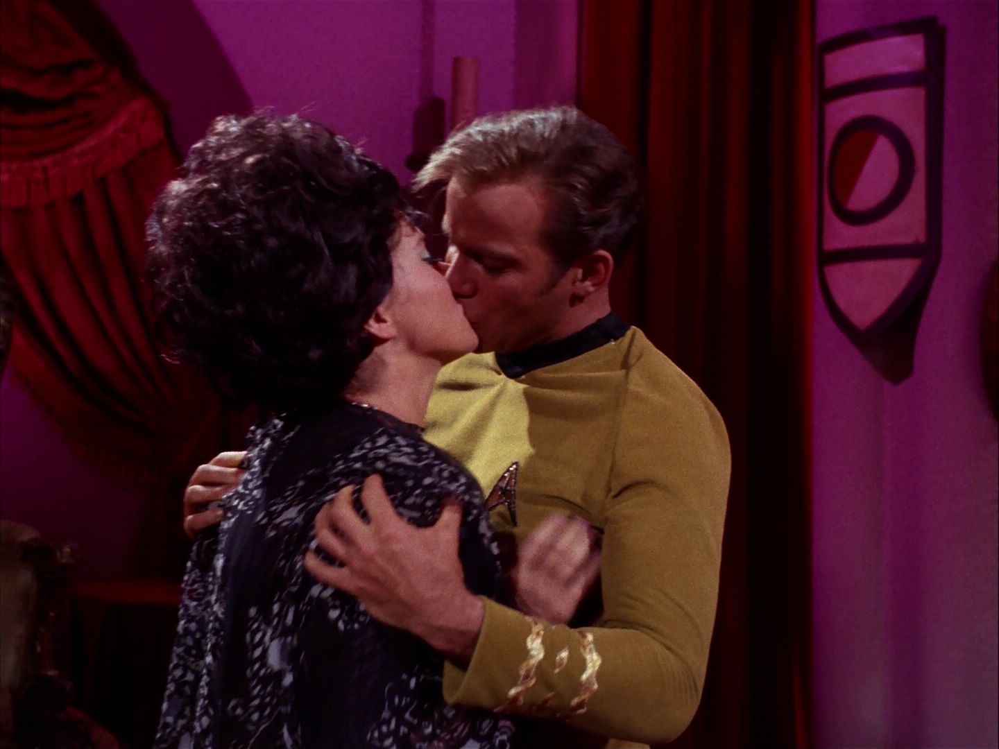 ariane179254_StarTrek_2x07_Catspaw_2665.jpg