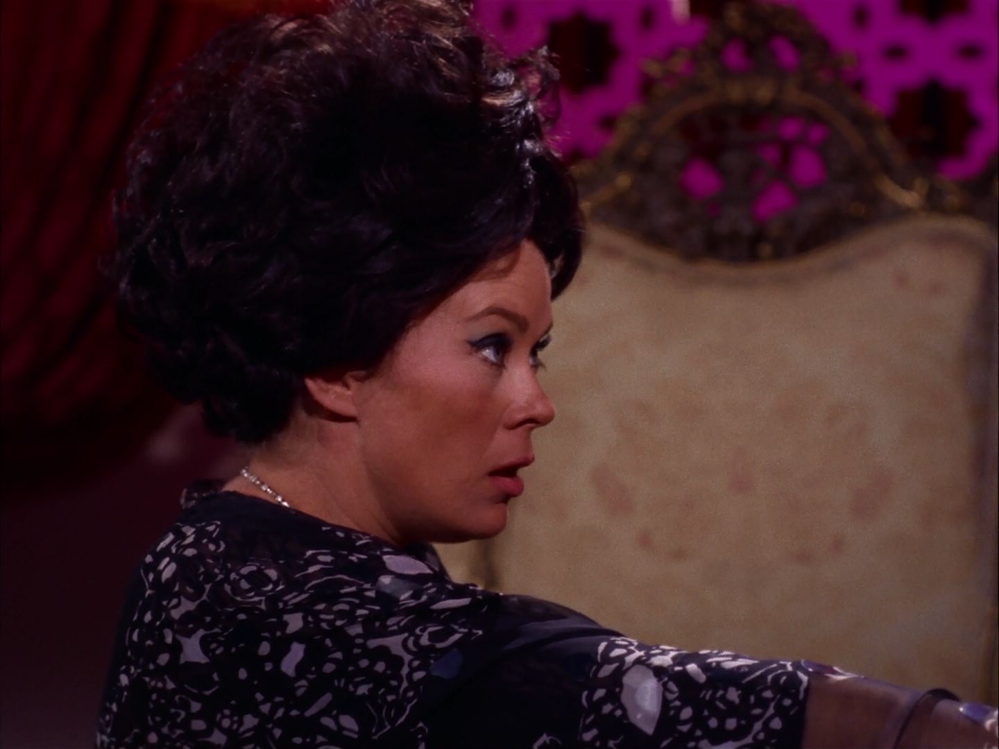 ariane179254_StarTrek_2x07_Catspaw_2674.jpg