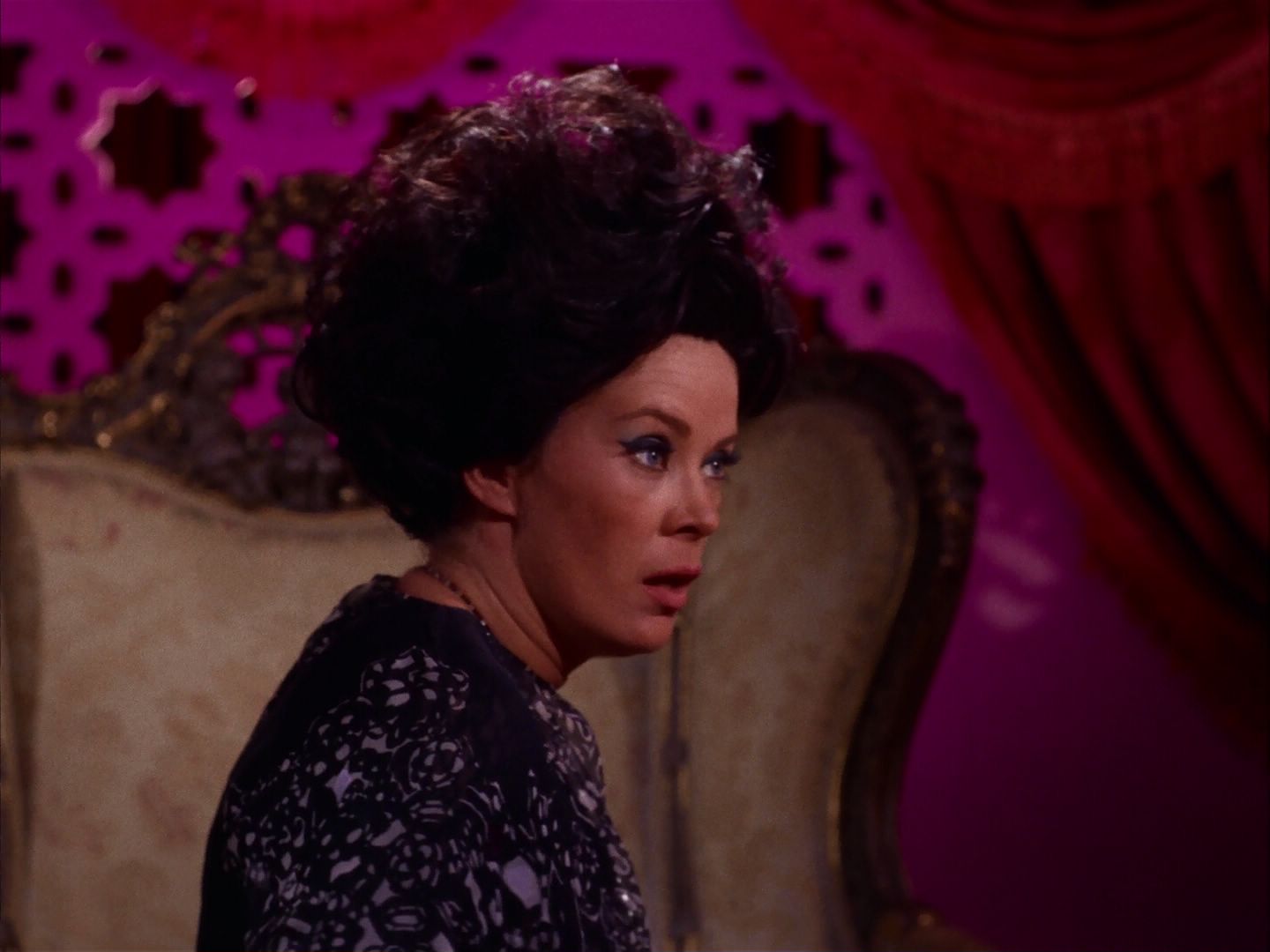 ariane179254_StarTrek_2x07_Catspaw_2679.jpg