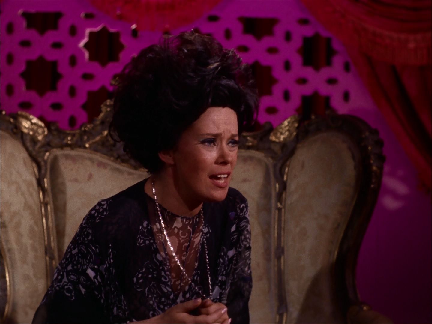 ariane179254_StarTrek_2x07_Catspaw_2690.jpg