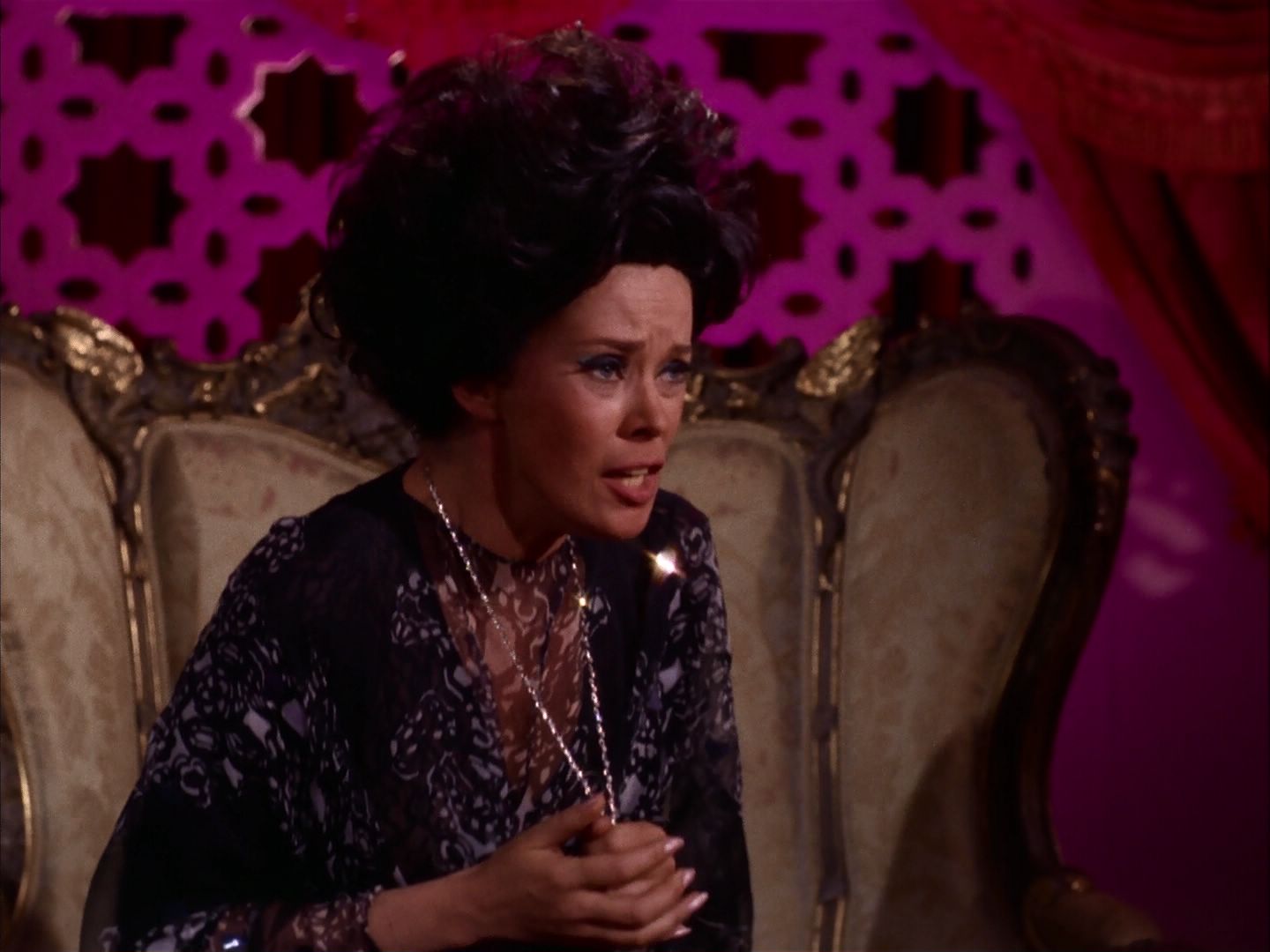 ariane179254_StarTrek_2x07_Catspaw_2691.jpg