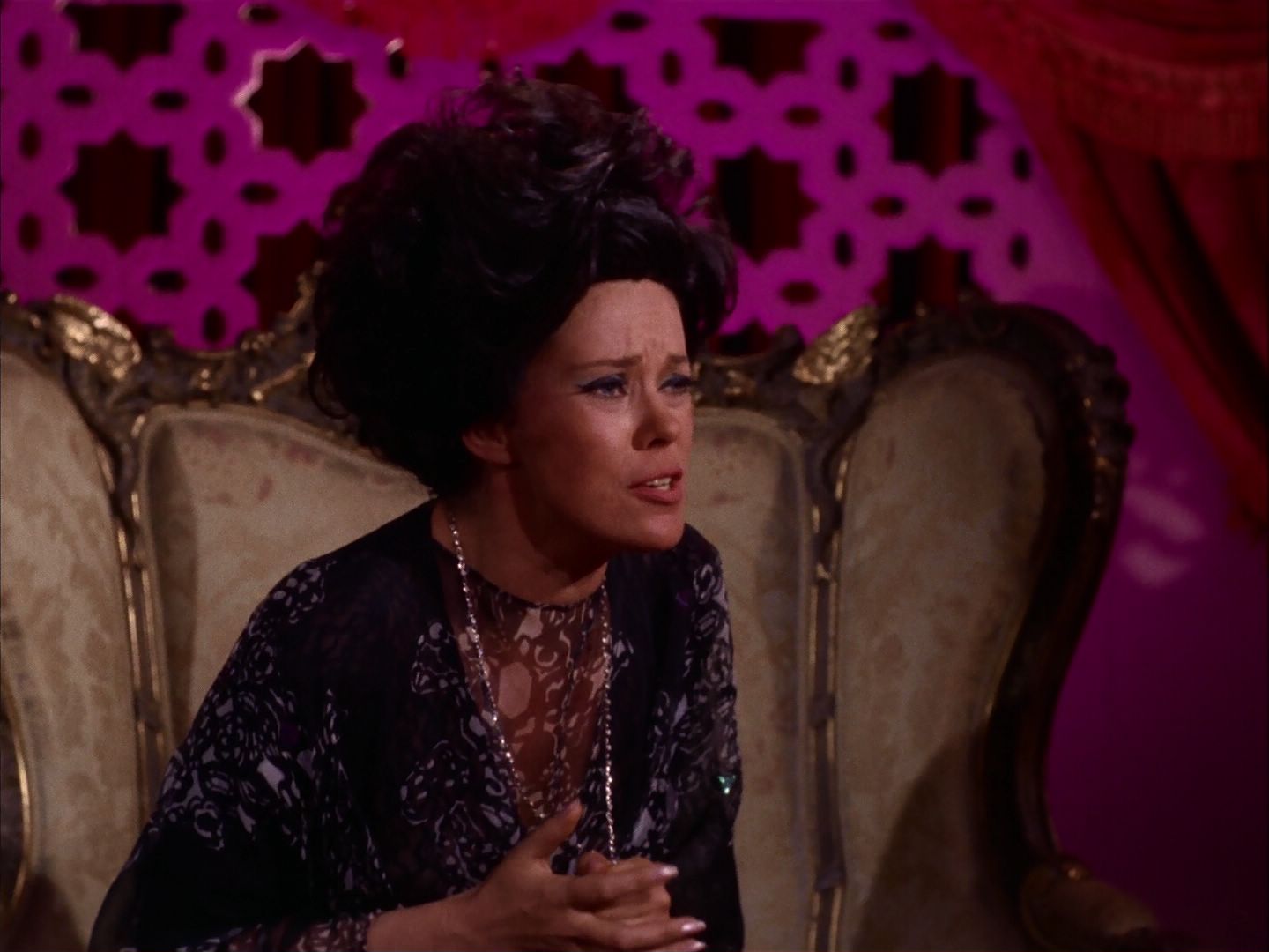 ariane179254_StarTrek_2x07_Catspaw_2692.jpg