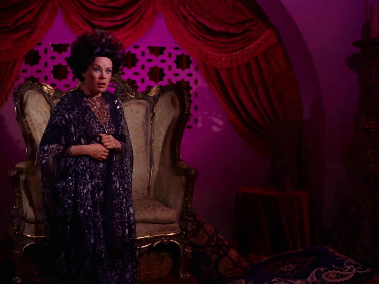 ariane179254_StarTrek_2x07_Catspaw_2704.jpg