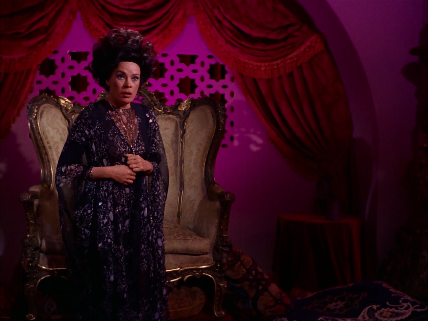 ariane179254_StarTrek_2x07_Catspaw_2705.jpg