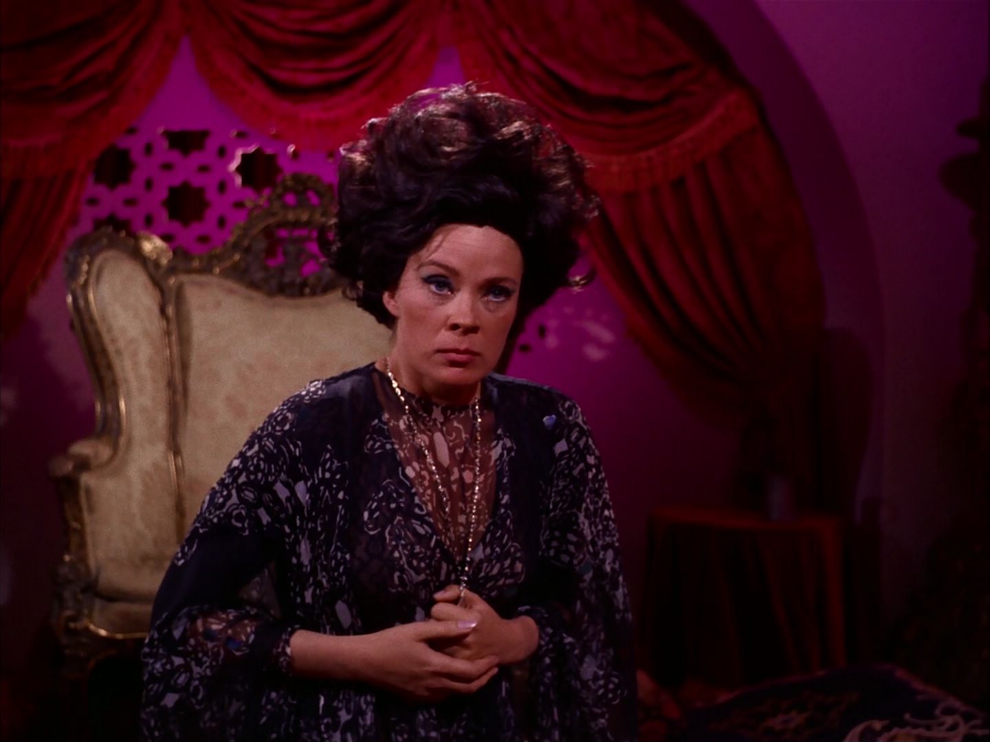 ariane179254_StarTrek_2x07_Catspaw_2725.jpg