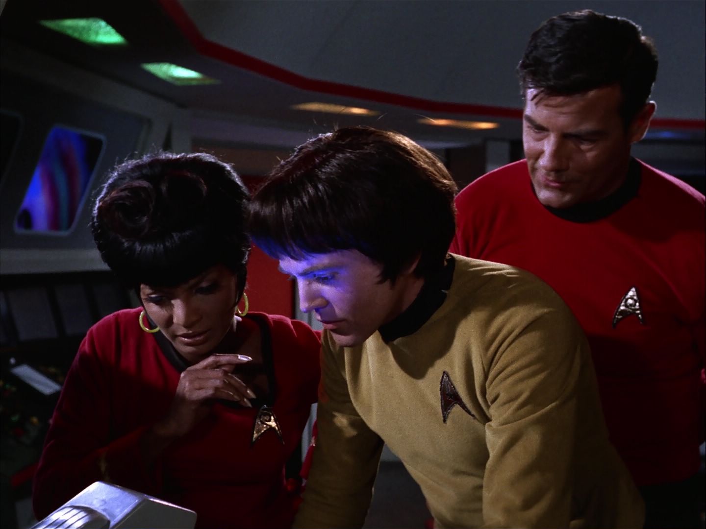 ariane179254_StarTrek_2x07_Catspaw_2735.jpg