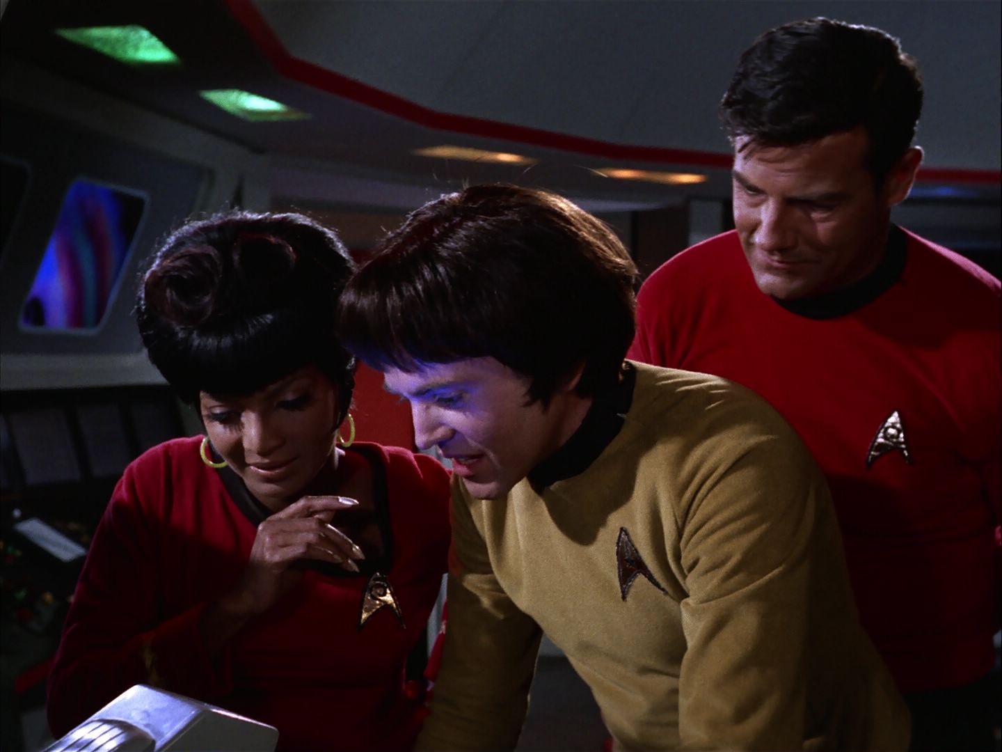 ariane179254_StarTrek_2x07_Catspaw_2741.jpg