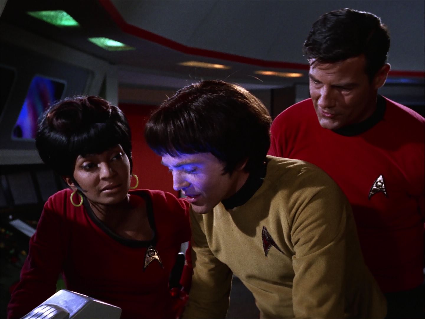 ariane179254_StarTrek_2x07_Catspaw_2752.jpg