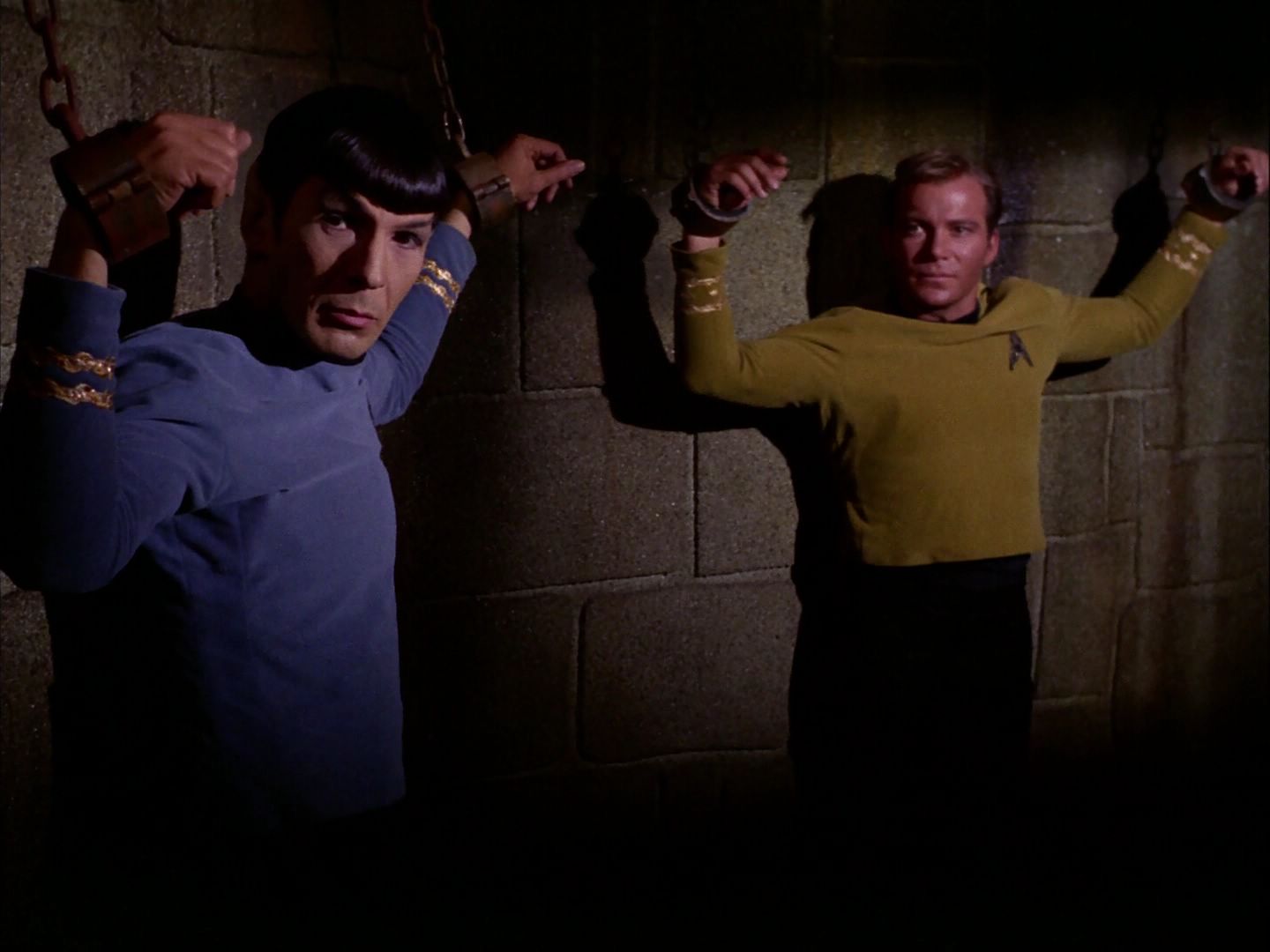 ariane179254_StarTrek_2x07_Catspaw_2762.jpg