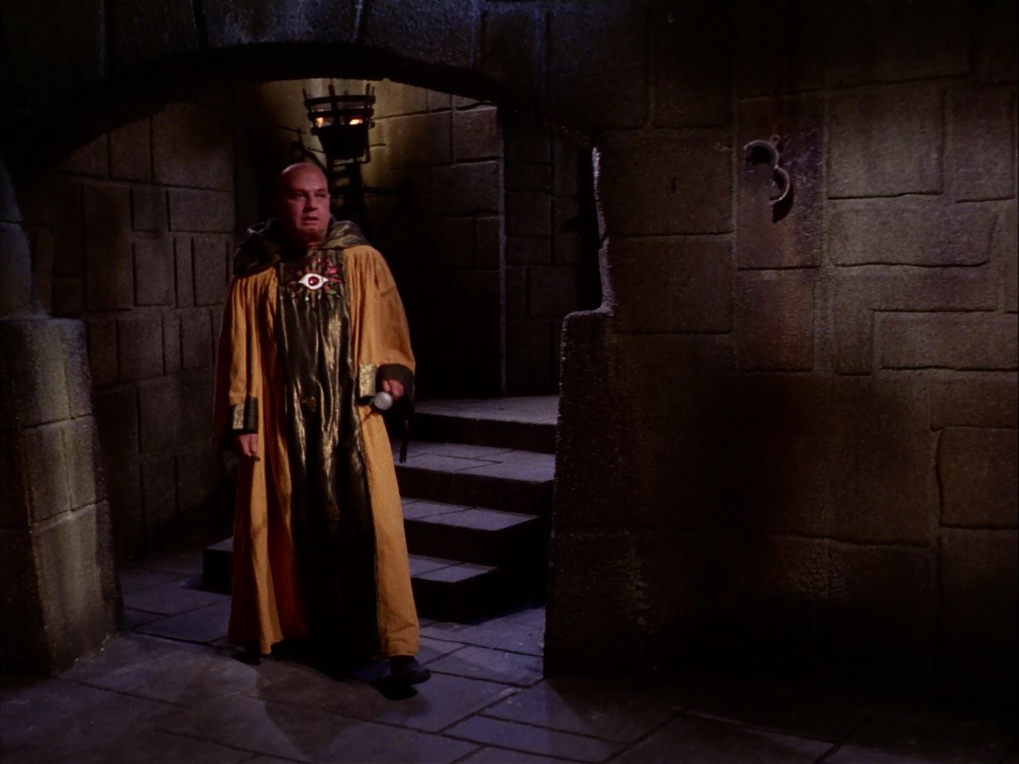 ariane179254_StarTrek_2x07_Catspaw_2763.jpg
