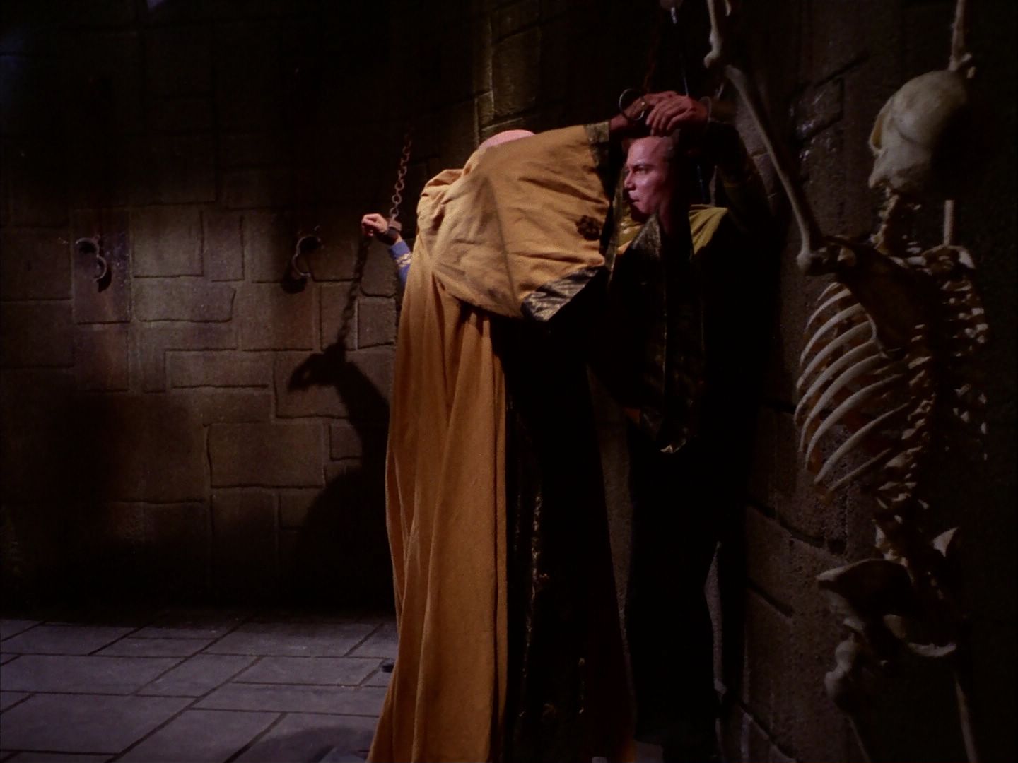 ariane179254_StarTrek_2x07_Catspaw_2772.jpg