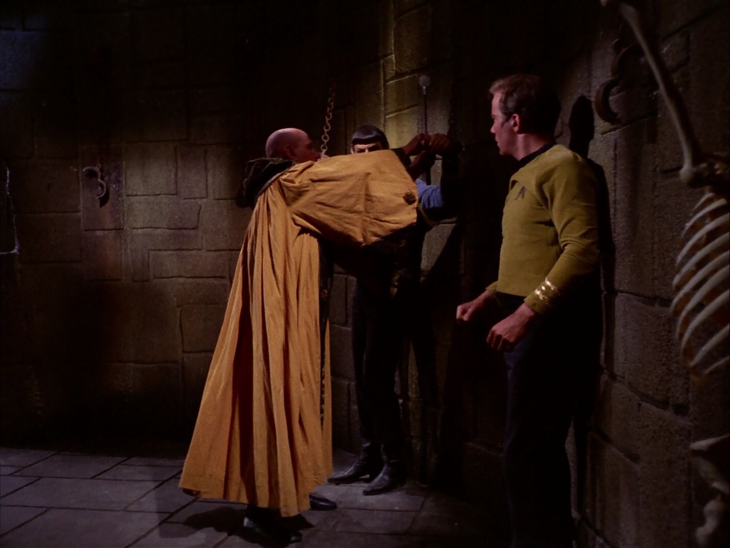 ariane179254_StarTrek_2x07_Catspaw_2777.jpg