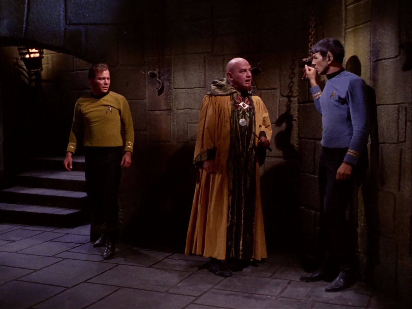 ariane179254_StarTrek_2x07_Catspaw_2784.jpg