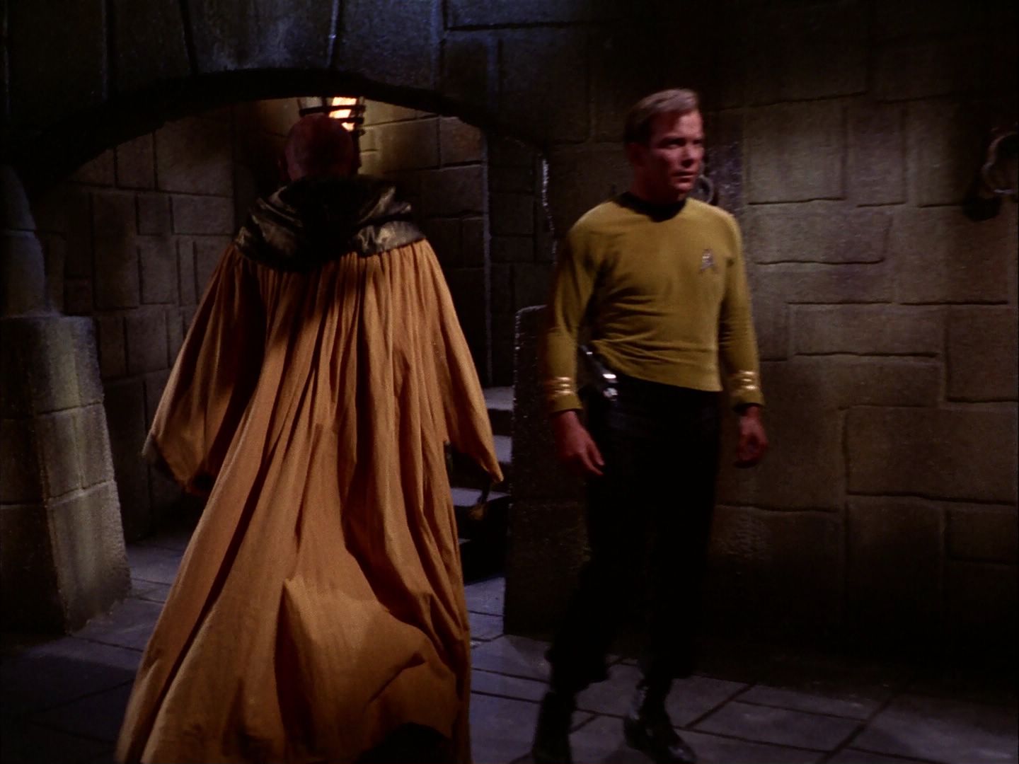 ariane179254_StarTrek_2x07_Catspaw_2806.jpg