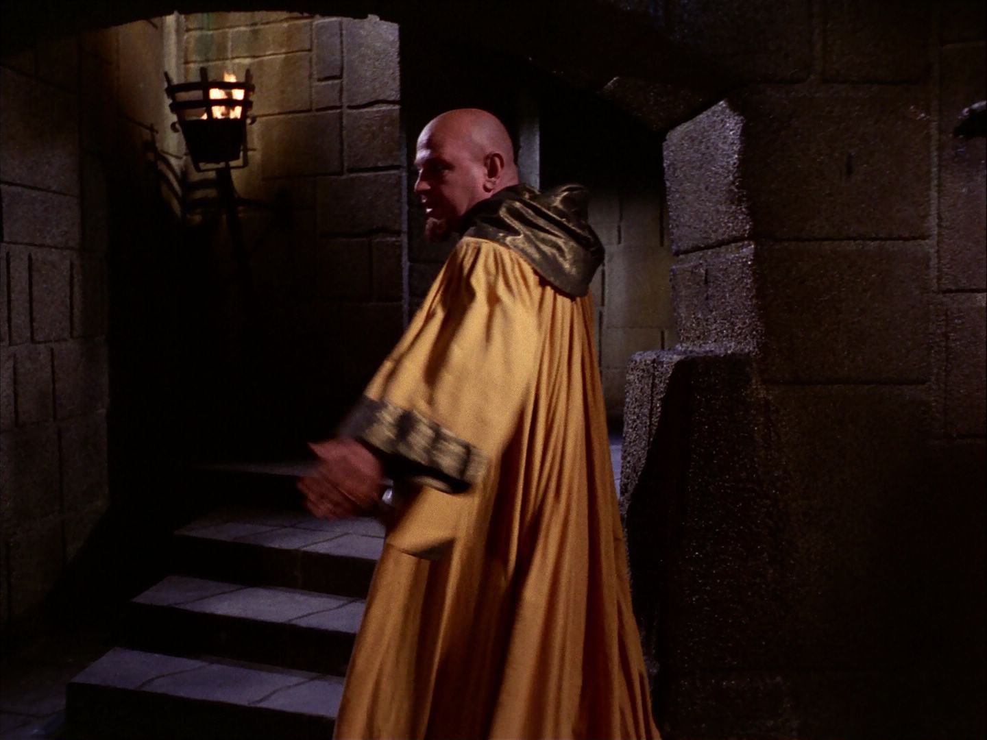 ariane179254_StarTrek_2x07_Catspaw_2809.jpg