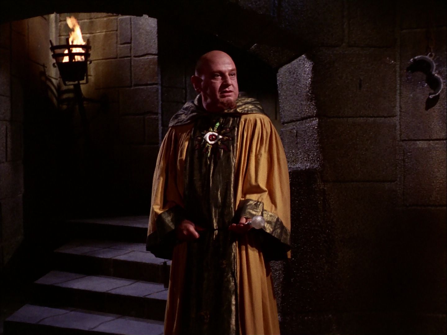 ariane179254_StarTrek_2x07_Catspaw_2815.jpg