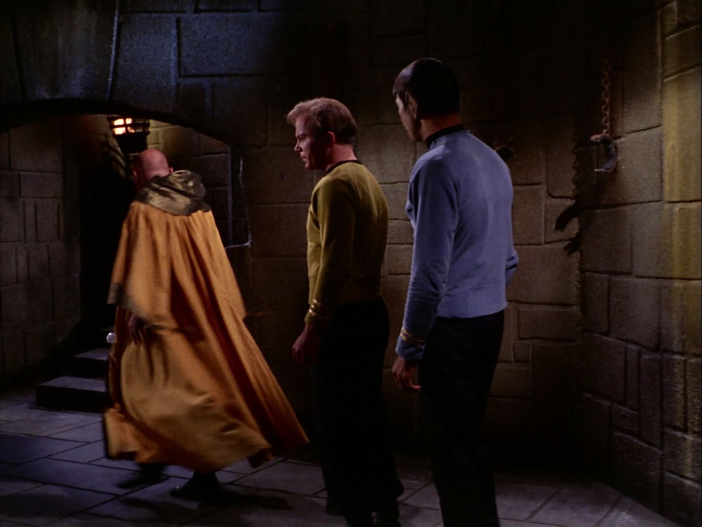 ariane179254_StarTrek_2x07_Catspaw_2840.jpg