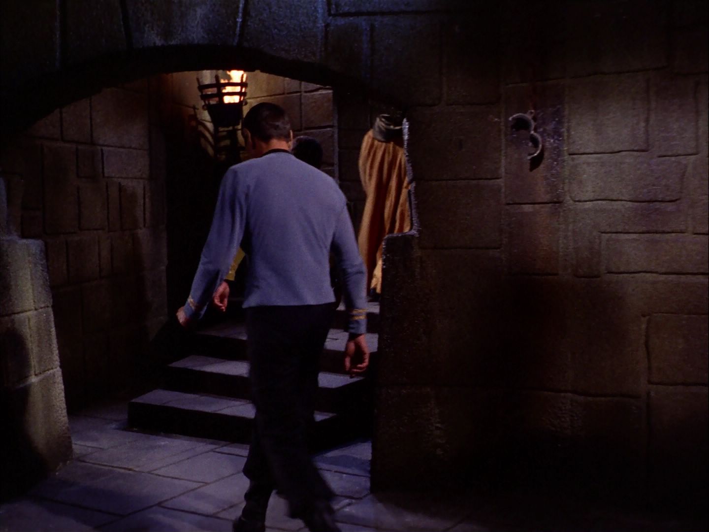 ariane179254_StarTrek_2x07_Catspaw_2843.jpg