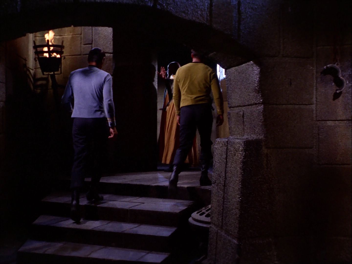 ariane179254_StarTrek_2x07_Catspaw_2845.jpg