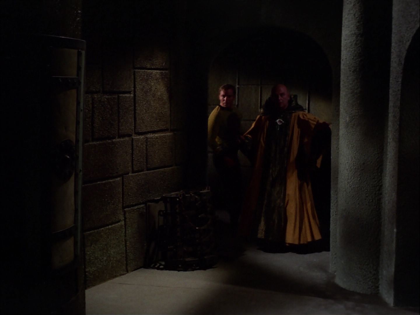 ariane179254_StarTrek_2x07_Catspaw_2853.jpg