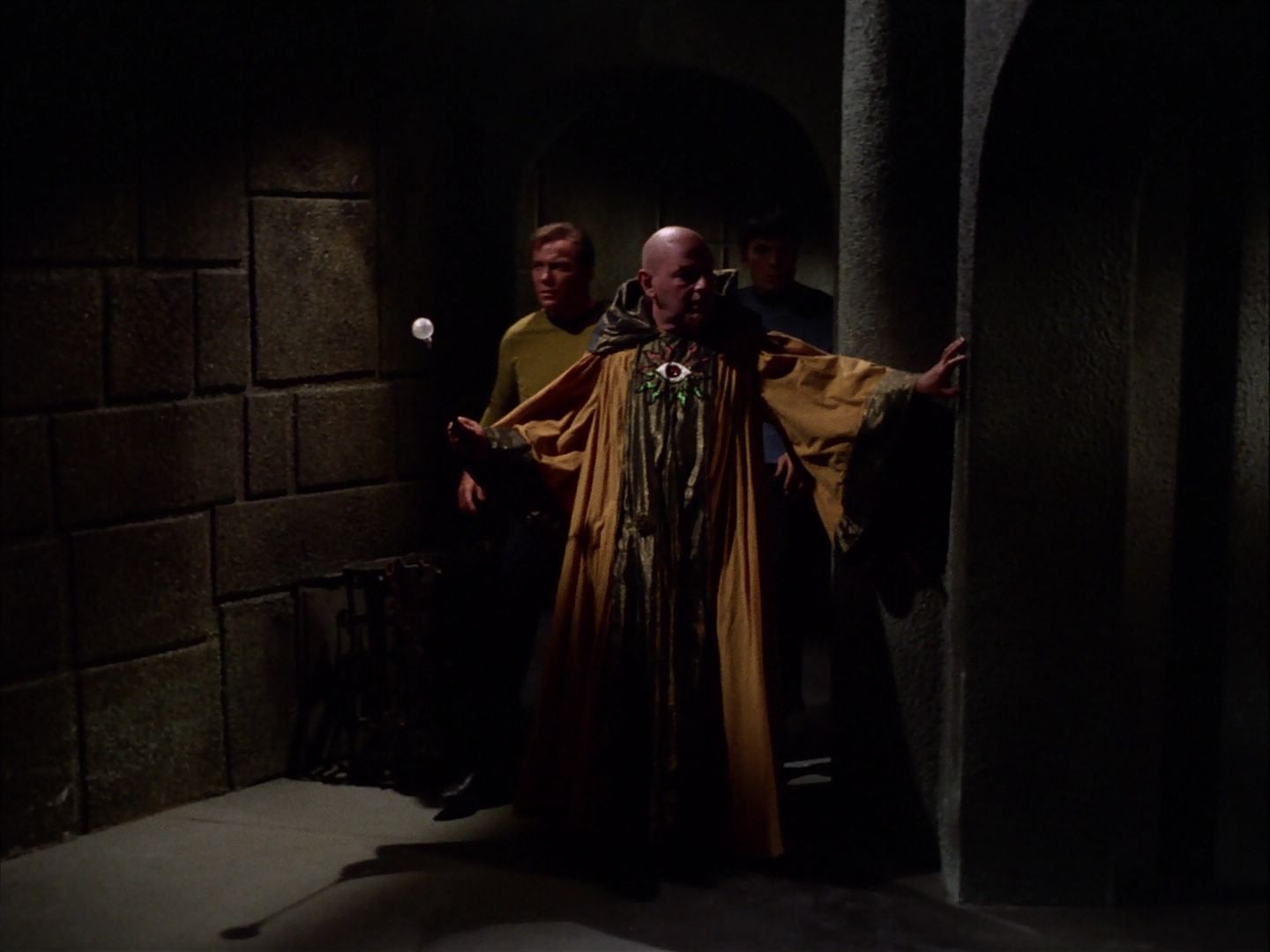 ariane179254_StarTrek_2x07_Catspaw_2857.jpg