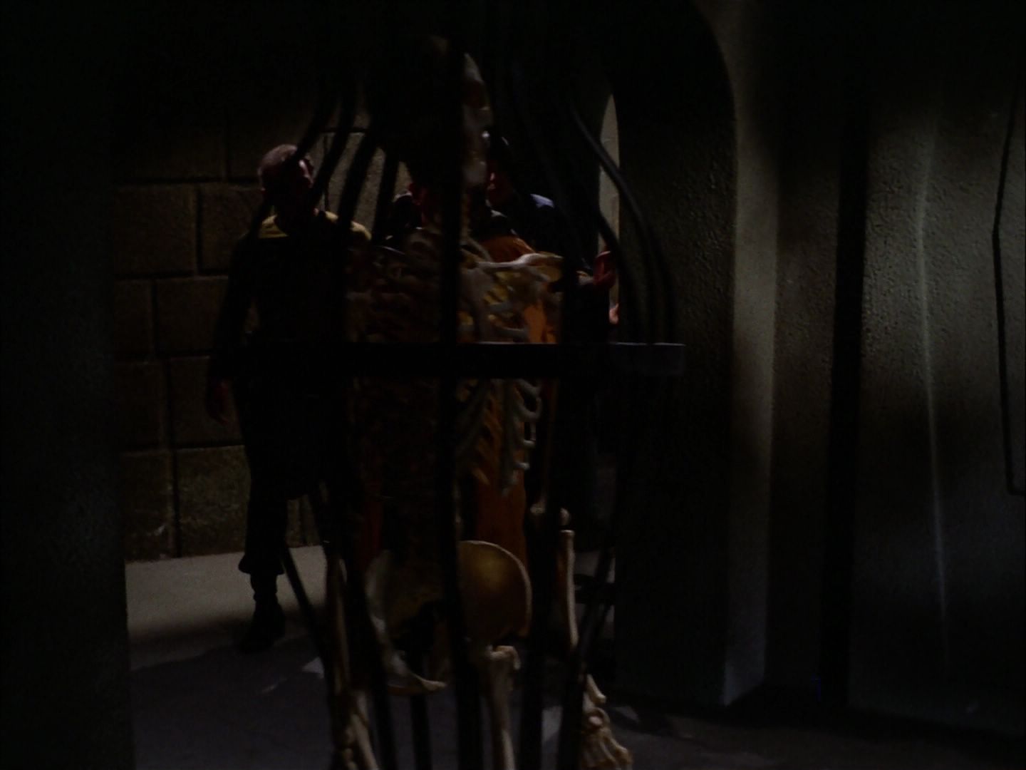 ariane179254_StarTrek_2x07_Catspaw_2862.jpg
