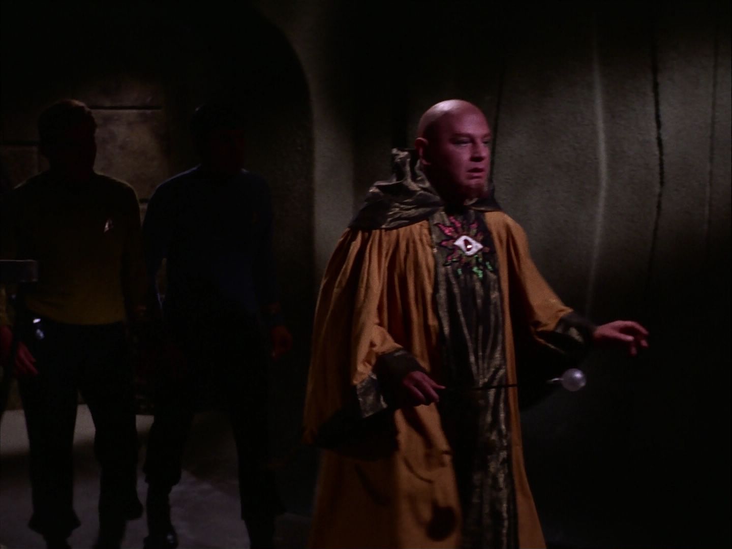ariane179254_StarTrek_2x07_Catspaw_2864.jpg