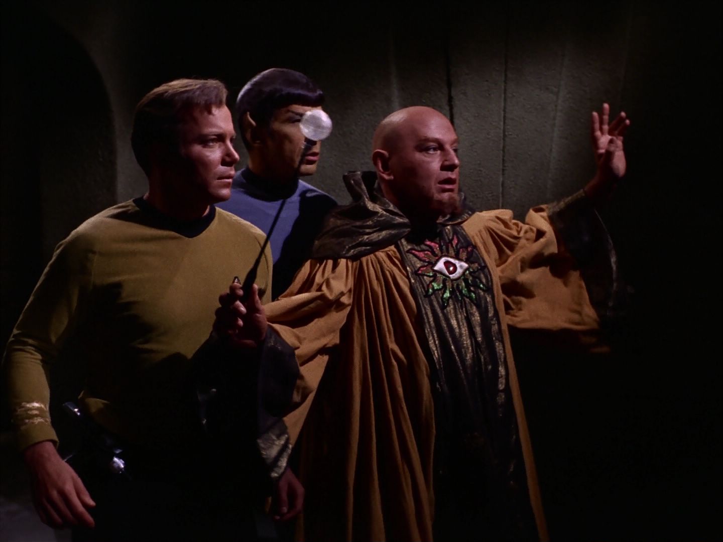 ariane179254_StarTrek_2x07_Catspaw_2866.jpg
