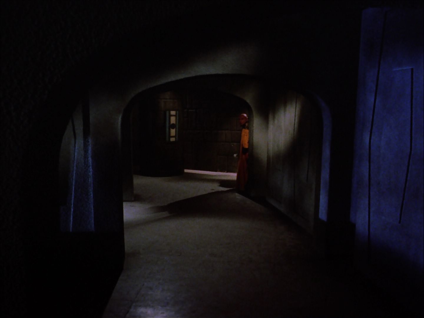 ariane179254_StarTrek_2x07_Catspaw_2934.jpg