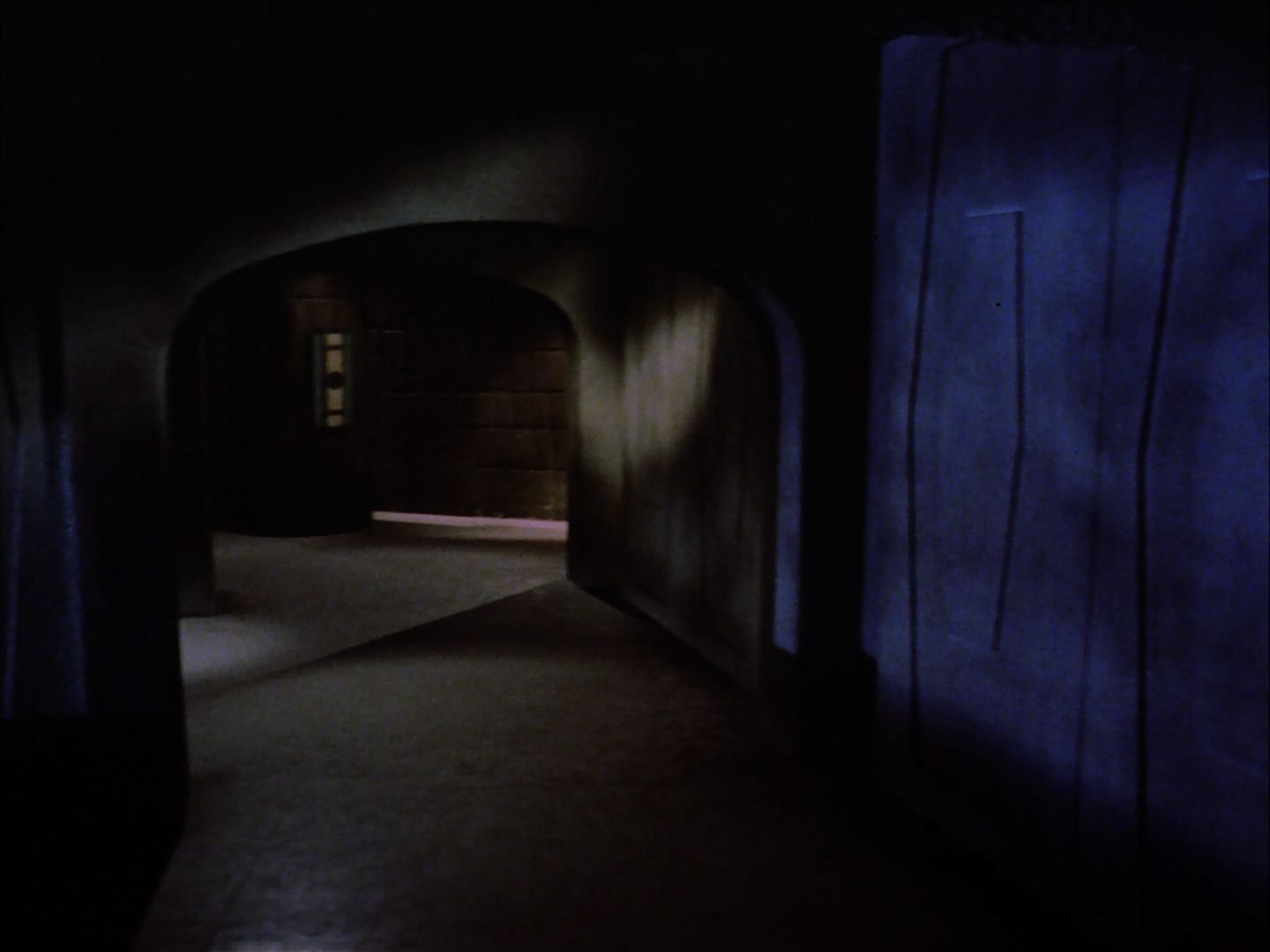 ariane179254_StarTrek_2x07_Catspaw_2936.jpg