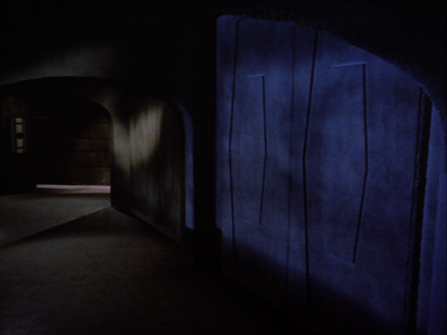 ariane179254_StarTrek_2x07_Catspaw_2937.jpg