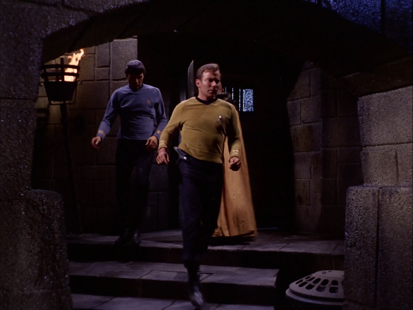 ariane179254_StarTrek_2x07_Catspaw_2948.jpg