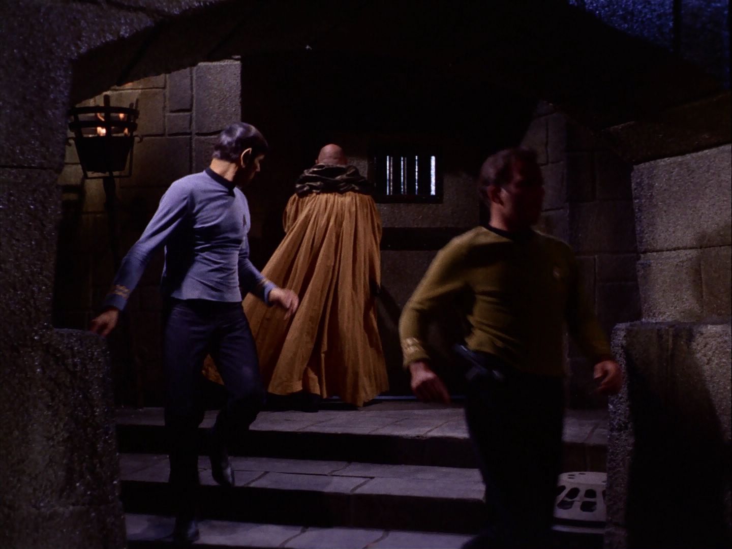 ariane179254_StarTrek_2x07_Catspaw_2949.jpg
